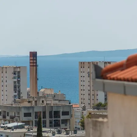 Top Apartment Split