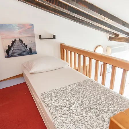 Apartment Top *